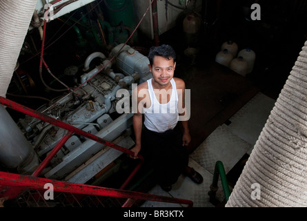 Myanmar. La Birmania. La gita in traghetto pubblico di Labutta nel delta Ayeryarwadi Foto Stock