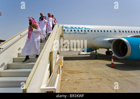 Jazeera Airways aereo lo sbarco all'Aeroporto Internazionale di Kuwait Foto Stock