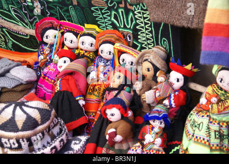 Fatte a mano le bambole indiane, Pisac Market, Cusco, Perù, Sud America Foto Stock