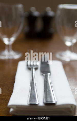 Ristorante Impostazione tabella Foto Stock