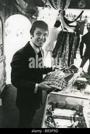 ADAMO cantante francese in Carnaby Street nel 1966. Foto Tony Gale Foto Stock