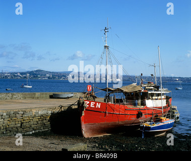 Vista pittoresca di Dundee da tutto il Tay estuario Foto Stock