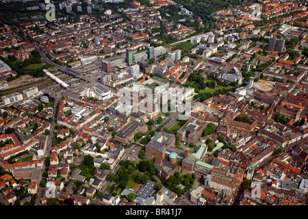 Vista sulla città con concert hall, stazione centrale, Albert Ludwigs University, Colombi Palace, Martinstor, Germania, Baden-Wuerttem Foto Stock