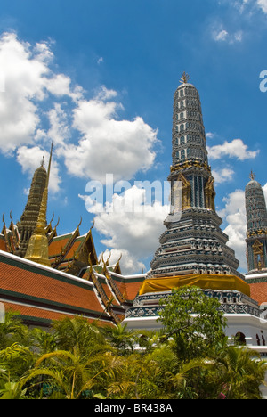 Prang in King's Palace Wat Phra Kaeo, Bangkok, Thailandia Foto Stock