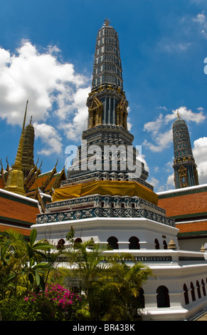 Prang in King's Palace Wat Phra Kaeo, Bangkok, Thailandia Foto Stock