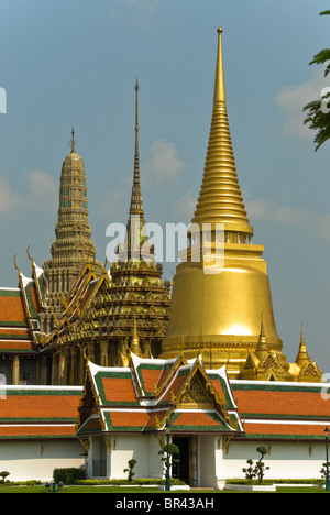 Phra Sri Rattana Chedi in King's Palace Wat Phra Kaeo, Bangkok, Thailandia Foto Stock