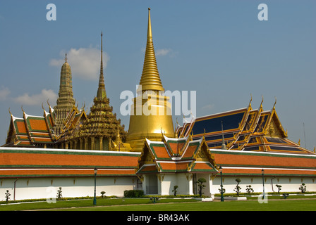 Phra Sri Rattana Chedi in King's Palace Wat Phra Kaeo, Bangkok, Thailandia Foto Stock