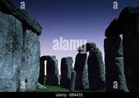 Stonehenge di notte, Salisbury Plain, Wiltshire, Regno Unito Foto Stock