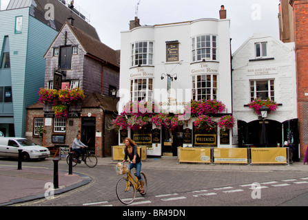 Il Cricketers il e il leone nero pub nelle corsie, Brighton (small motion blur per ciclisti) Foto Stock