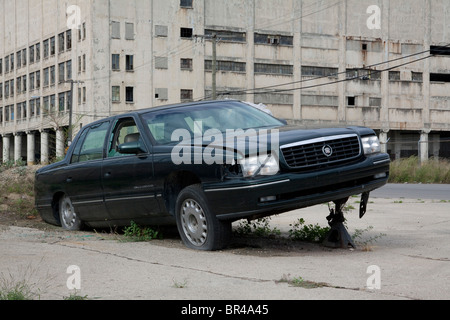 Auto abbandonate sul lato est di Detroit Michigan STATI UNITI Foto Stock