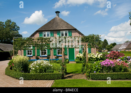 Overijssel Staphorst Olanda gli agricoltori villaggio chiesa calvinista abito tradizionale città religiosa Foto Stock