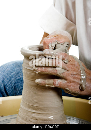 Ritratto di close-up di un vasaio lavora un tornio del vasaio Foto Stock