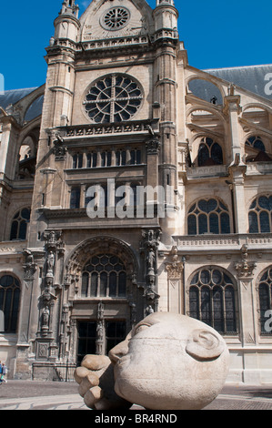 Chiesa Saint-Eustache e scultura di testa, Parigi, Francia Foto Stock