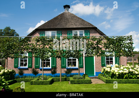 Overijssel Staphorst Olanda gli agricoltori villaggio chiesa calvinista abito tradizionale città religiosa Foto Stock