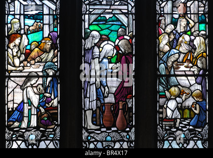 Nozze di Cana in vetro colorato, la chiesa di Santa Maria, Ashby Folville, Leicestershire, England, Regno Unito Foto Stock