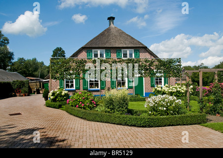 Overijssel Staphorst Olanda gli agricoltori villaggio chiesa calvinista abito tradizionale città religiosa Foto Stock