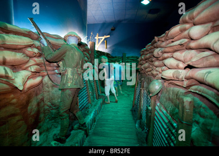 Nord America Canada Ontario Ottawa canadese museo di guerra di trincea display Foto Stock