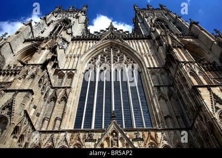 Una vista di estate di York Minster e York, Yorkshire County, England, Regno Unito Foto Stock