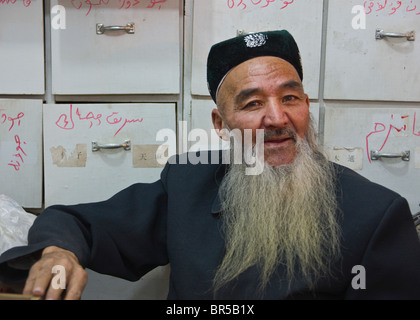 Anziani Uighur uomo, Kashgar, Xinjiang, Cina Foto Stock