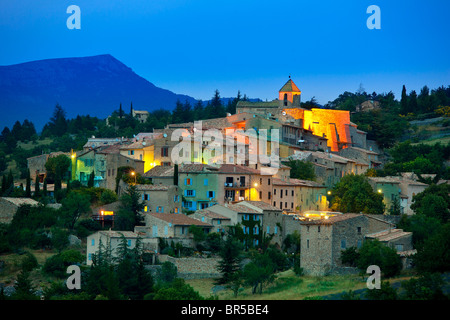 L'Europa, Francia, Vaucluse (84), appollaiato villaggio di Aurel Foto Stock