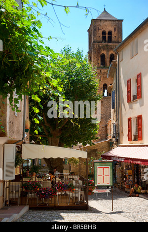 L'Europa, Francia, Alpes-de-Haute-Provence (04), il villaggio di Moustiers-Sainte Marie Foto Stock