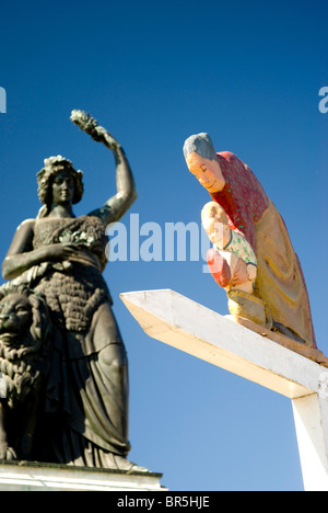 Servizi igienici direzione segno davanti della Baviera statua, Oktoberfest a Monaco di Baviera, Germania, Europa Foto Stock