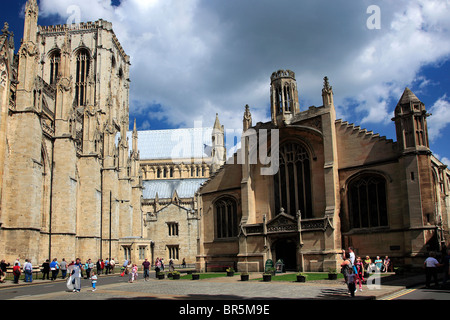 Una vista di estate di York Minster e York, Yorkshire County, England, Regno Unito Foto Stock