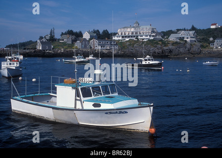 Venerati edifici e barche sulla pittoresca isola di Mohegan Maine Centrale. Foto Stock