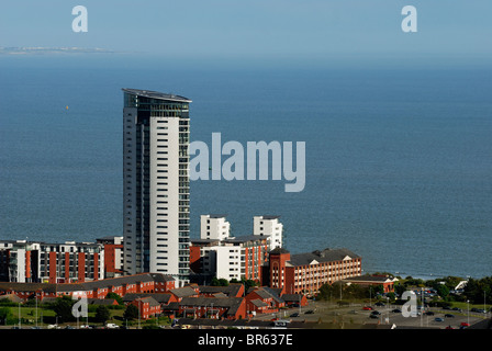 Torre di meridiano, edilizia residenziale, Swansea Maritime Quarter, Galles Foto Stock