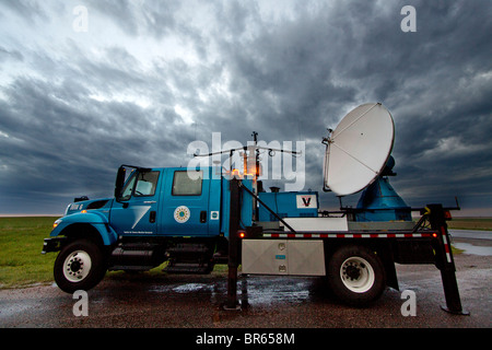 Un Doppler su ruote radar mobili carrello parcheggiato in Kansas, 6 maggio 2010 Foto Stock