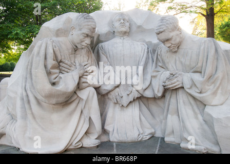 'L'inginocchiarsi dei Ministri della statua di Raymond Kaskey in Kelly Ingram Park nel centro cittadino di Birmingham, Alabama, STATI UNITI D'AMERICA Foto Stock