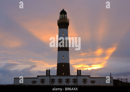 Sunrise a North Ronaldsay lighthouse, isole Orcadi, Scozia Foto Stock