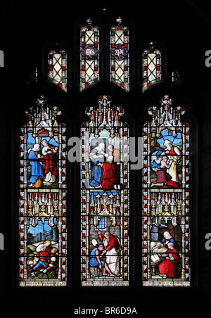 Una vetrata del 1870 di Lavers, Barraud & Westlake raffigurante atti di misericordia corporale; Chiesa di Marhamchurch, Cornovaglia Foto Stock