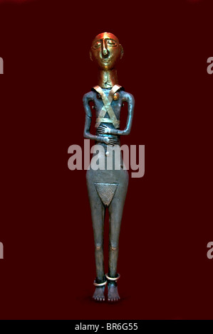 Statuetta femminile electrum e oro 2600-1900 A.C. prima Età del Bronzo Hasaoglan Museo anatolica Ankara Foto Stock