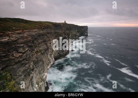 Marwick testa e il memoriale di Kitchener, isole Orcadi, Scozia Foto Stock