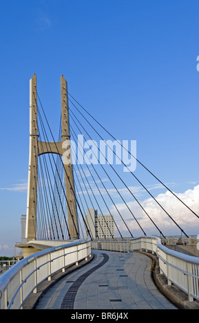 Un primo piano vista del cielo Tajiri ponte vicino Aeroporto Kansai di Osaka, Giappone Foto Stock