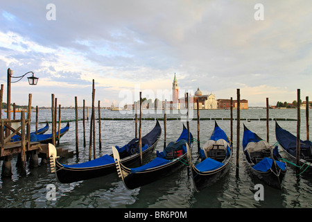 Le gondole del Canal Grande, sul Canal Grande a Venezia, Italia Foto Stock