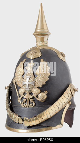 Casco modello 1842 per ufficiali di riserva, cranio in pelle alta, montaggi dorati, aquila di linea che porta una croce "Landwehr" argentato. I chinscales di metallo convessi sui bulloni a vite. Scarafaggio in pelle con anello placcato argento. Rivestimento di pelle di pecora. Casco in condizioni generali belle. Storico, storico, 19th secolo, Prussian, Prussia, tedesco, Germania, militaria, militare, oggetto, oggetti, alambicchi, clippings, tagli, tagli, casco, caschi, testiera, testiera, utensile, attrezzatura, utensili, protezione, copricapo, copricapo, unifor, Foto Stock