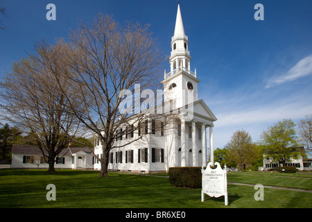 Giornata di primavera presso la prima chiesa congregazionale di Litchfield Foto Stock