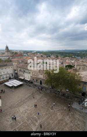 Vista aerea della città e della place du Palais in Avignon Foto Stock