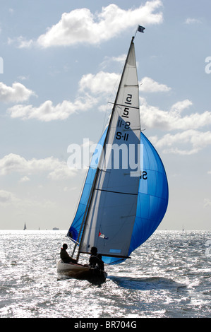 Sensa sotto la vela durante il giro dell'isola, la razza, il British Classic Yacht Club Regatta, Cowes Classic settimana, luglio 2008 Foto Stock