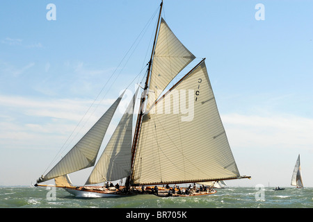 Mariquita sotto la vela durante la gara Solent, il British Classic Yacht Club Regatta, Cowes Classic settimana, luglio 2008 Foto Stock