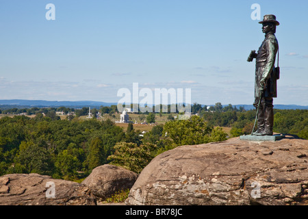 Statua di Gouverneur Warren su Little Round Top, guerra civile, campo di battaglia di Gettysburg, PA Foto Stock