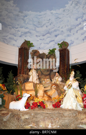 Scena della Natività (chiamato nacimiento, pesebre, portale o belen in spagnolo) in bandstand nel Parque unione , Chitre , Panama Foto Stock