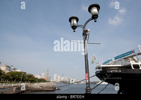 Hikawa Maru ocean liner in Yamashita Park, il porto di Yokohama, Giappone. Foto Stock