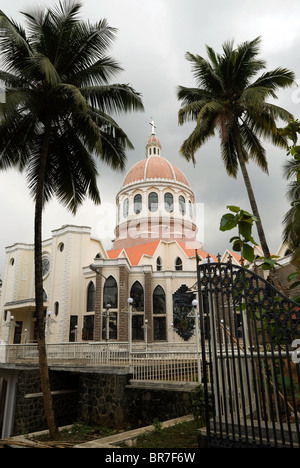 San Giorgio Cattolica (Forane) Chiesa siriana a Angamally (la più grande chiesa in India del Sud). nei pressi di Ernakulam, Kerala, India. Foto Stock