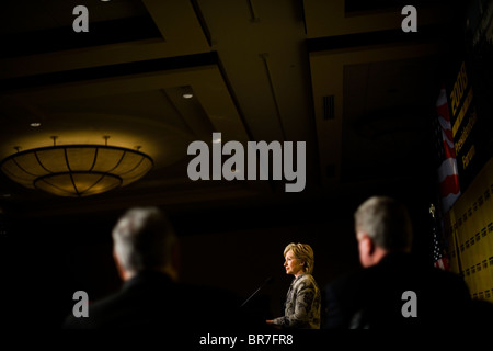 Presidential hopefuls parlare in un forum bipartisan ospitata dalla Associazione Internazionale dei Vigili del Fuoco Foto Stock