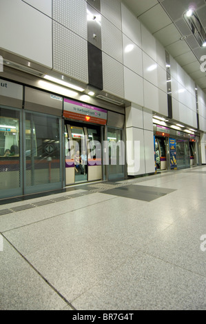 La stazione della metropolitana di Singapore Foto Stock