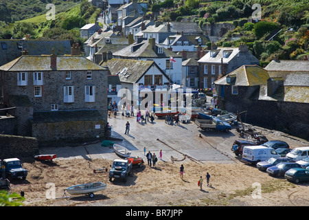 Harbourside cottage in pietra e gli edifici presso il tradizionale villaggio di pescatori di Port Isaac Cornwall Regno Unito Foto Stock