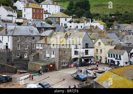 Harbourside cottage in pietra e gli edifici presso il tradizionale villaggio di pescatori di Port Isaac Cornwall Regno Unito Foto Stock